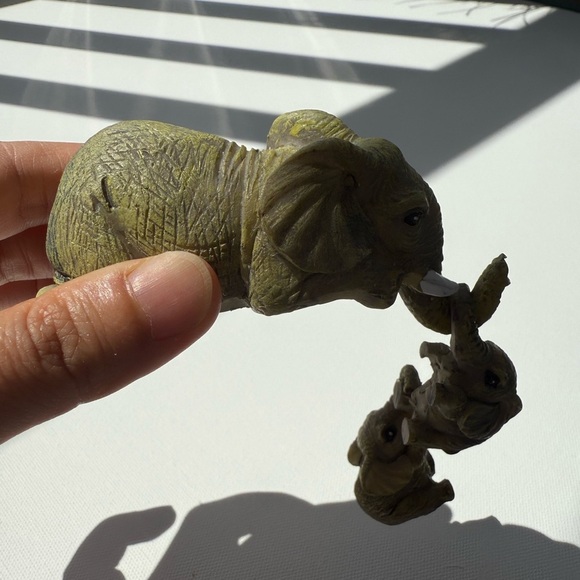 Decor 🐘 3PC Elephant Hug Baby Resin Figurine Set – Cute Miniature Home Décor - Picture 8 of 16